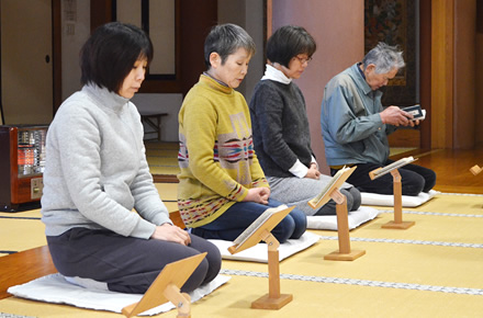 日曜早朝坐禅会（朝課）